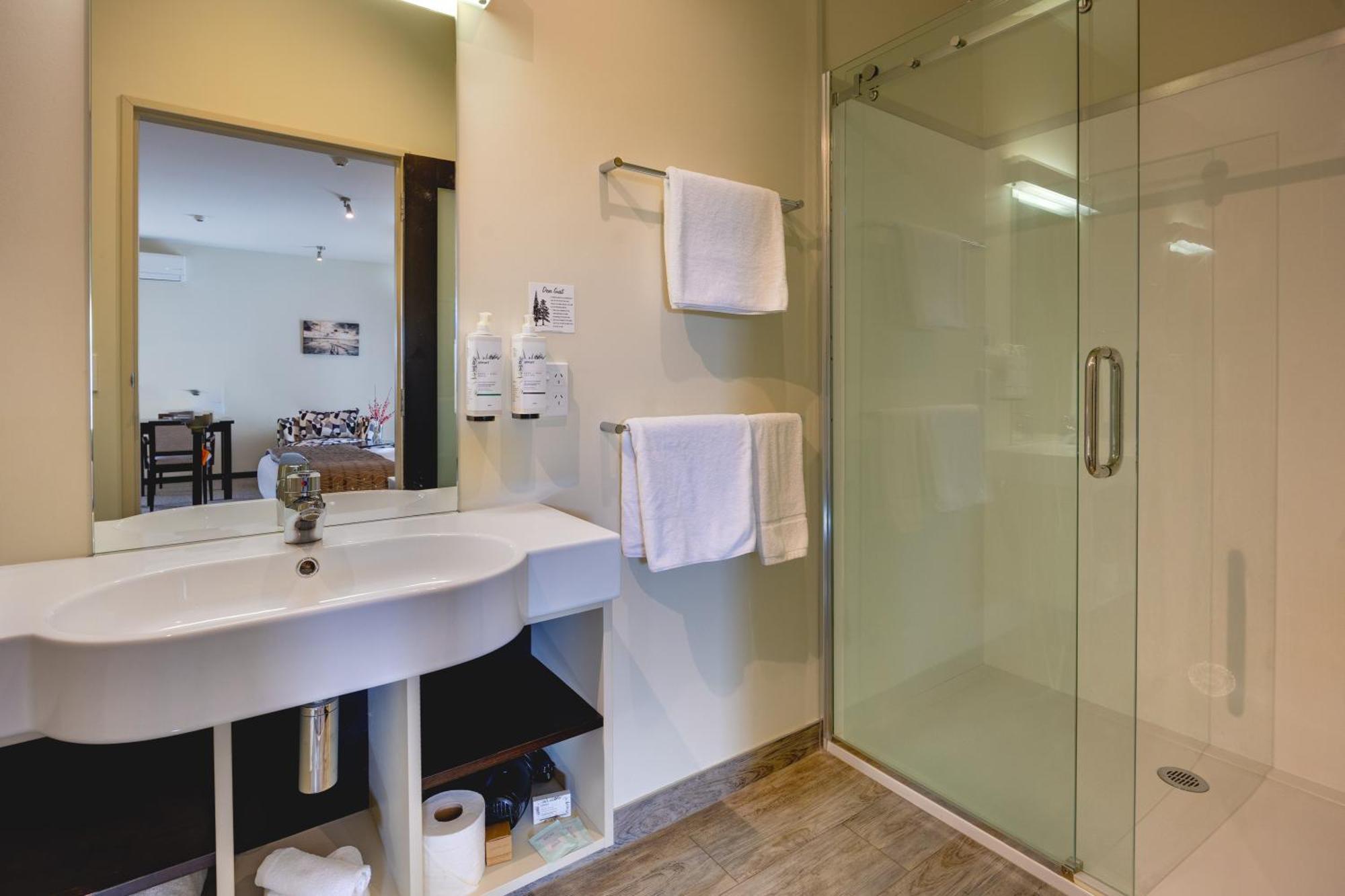 לוור האט Ava Lodge מראה חיצוני תמונה